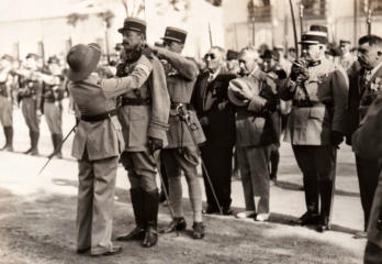 Sidi bel-Abbès 14 juillet 1934. Remise de la cravate de commandeur de la Légion d'honneur.