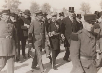Sid bel-Abbès 2 novembre 1934. Avec le sous-préfet et le maire